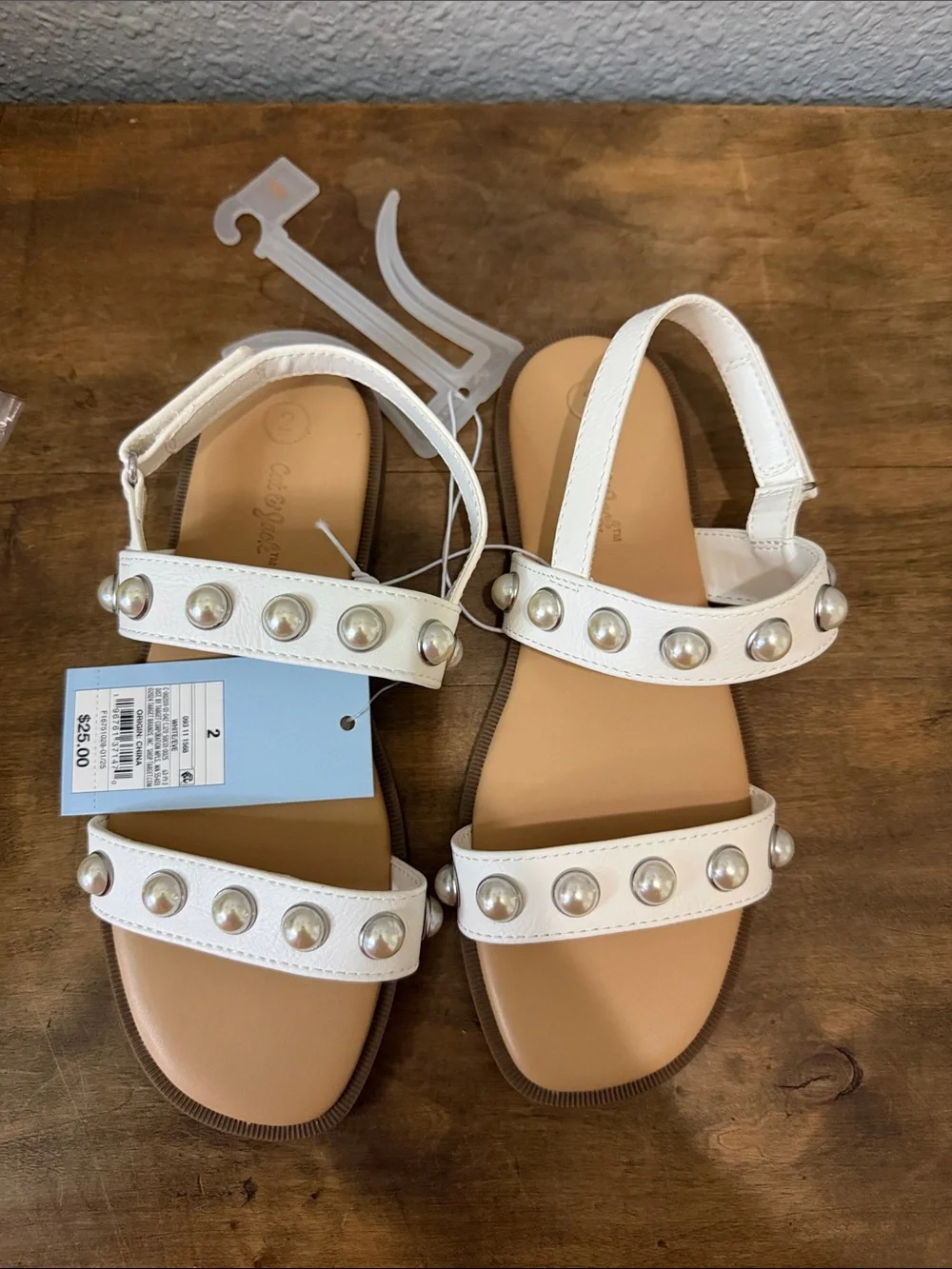 Cat & Jack White Pearl-Embellished Women’s Sandals size 2